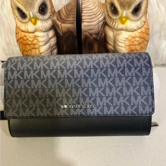 MK Jet Set crossbody NWT!!  black & Gray (retails $229) - Picture 2 of 11